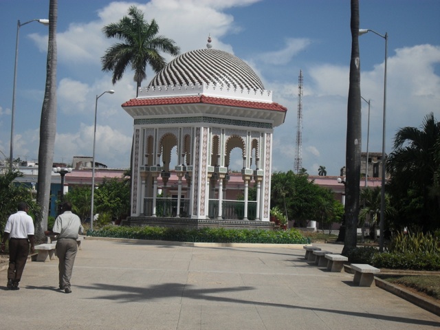 Glorieta en un parque de Manzanillo, Granma