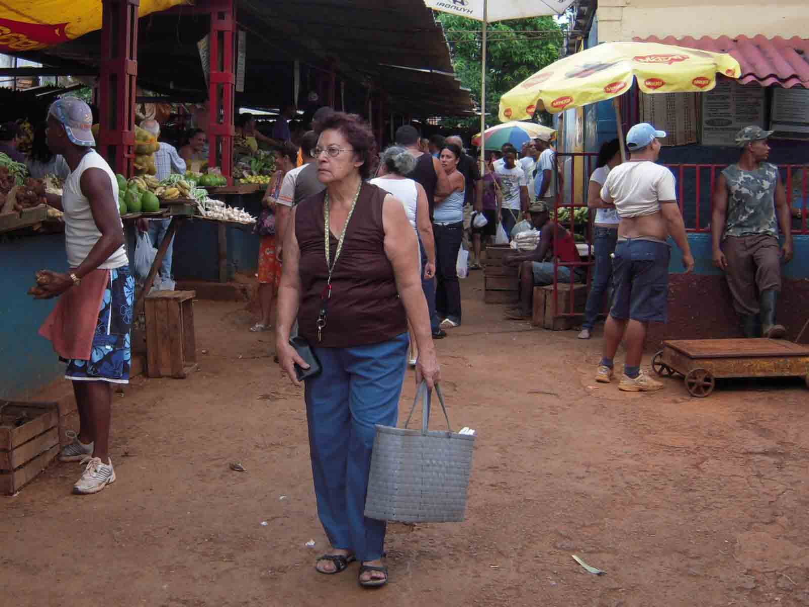 La cebolla esta perdida en los agromercados.