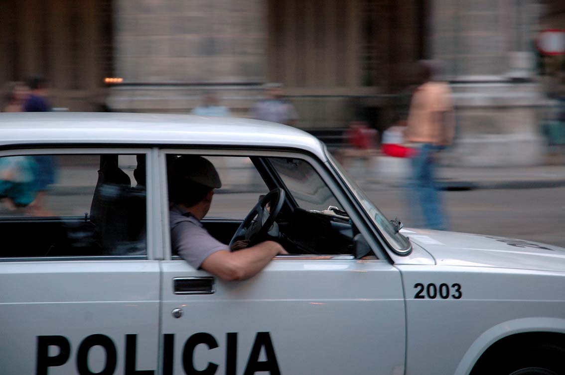 Mas desempleo puede hacer necesario mas polícias. Foto: Caridad