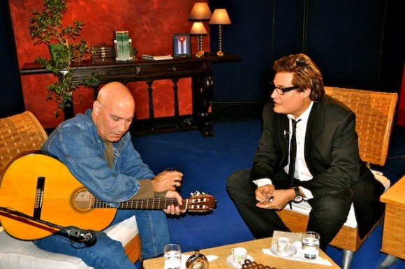 Amaruy Perez, right, y Vicente Feliu en el programa "Con 2 que se quieran." Foto: cubadebate.cu