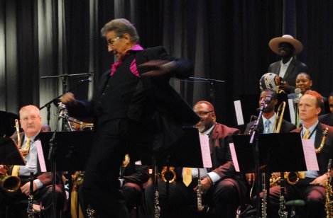 Bobby Carcasses con The Lincoln Center Orchestra en La Habana.