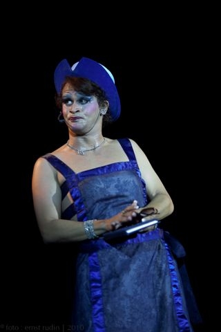 Alejandro Milian actuando en "Chicago"