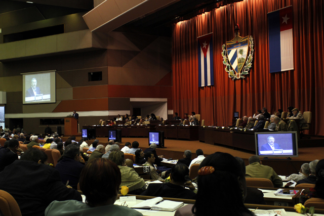El parlamento cubano discutiendo las reformas economicas. Foto: Jorge Luis Baños Hernández