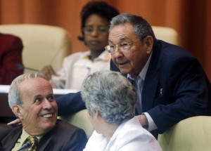 El presidente cubano Raul Castro y Ricardo Alarcon, presidente del parliamento. Foto: Jorge Luis Baños Hernández