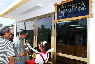 http://www.havanatimes.org/wp-content/uploads/2010/12/cadeca_salvador_3024288venceremos.cu_.jpg
