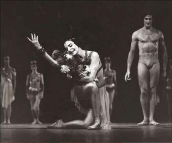 Alicia Alonso junto el gran bailarín Jorge Esquivel    