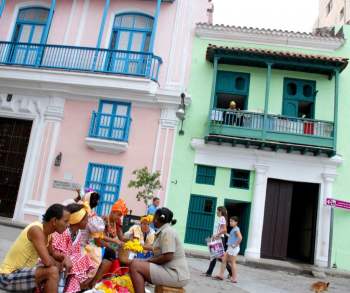 Plaza en la Habana Vieja, foto: Caridad.