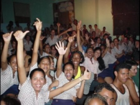 Estudiantes instructores de arte.
