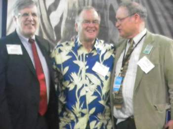 Izquierda a derecha: Steve Richer, Rep. Sam Farr y John McAuliff.