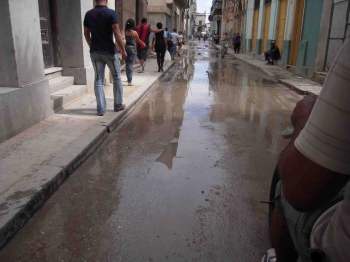 No hacemos nada con hacer grandes convocatorias de ahorro de agua mientras las entidades encargadas de solucionar estos problemas se cruzan de brazos.