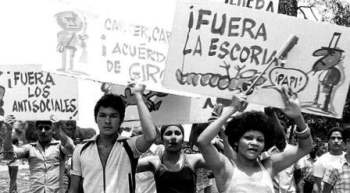 Reunion de repudio a los emigrantes..