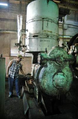 Haciendo aceite de coco.
