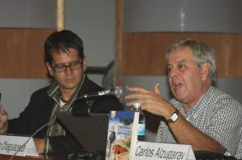 El autor que más se detiene en el tema es Carlos Alzugaray, derecha, posiblemente porque es el que tiene una formación profesional más propicia. Foto: uv.mx