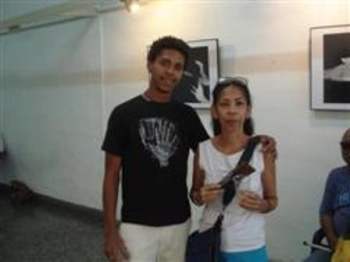 Yomer junto a Cristina Padura, autora de las palabras del catálogo.