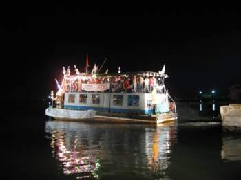 Barco-carroza de los CDR.