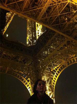 Bajo el Torre Eiffel.