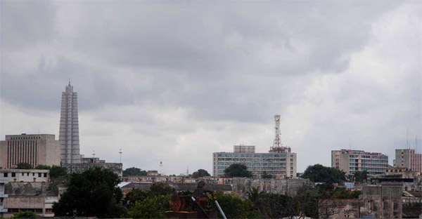 Alrededor de la Plaza de la Revolución están los Consejos de Ministros y Estado, ministerios de las Fuerzas Armadas Revolucionarias y Telecomunicaciones, la Biblioteca Nacional y el Comité Central del Partido Comunista. Foto: Caridad