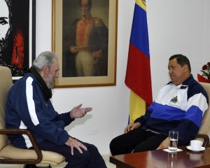 Hugo Chávez (d) con Fidel Castro, la semana pasada en La Habana. Foto: cubadebate.cu