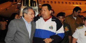 Raúl Castro llegó anoche al aeropuerto para recibir a Hugo Chávez. Foto: Estudios Revolución