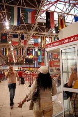 Adentro del Aeropuerto José Martí de La Habana. Foto: Caridad