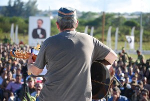 A prison performance by singer/song-writer Silvio Rodriguez during his concert tour of correction facilities. Photo: Raquel Perez