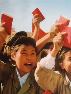 El Libro Rojo de Citas del Presidente Mao se convirtió en biblia de una generación, que adoptaba como mandamientos divinos las palabras del líder.
