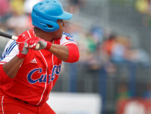 Alfredo Despaigne drove in the tying run in the eighth inning and the final run in the tenth. (Photo cortesía de: Michael Rosa for baseballdecuba.com)