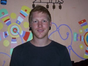 Easton: “Mi responsabilidad es parar a mi gobierno de hacer esta presión en Cuba y en todo el Mundo”.