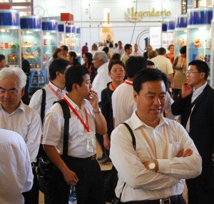 Contacts between the Chinese and Cubans are expanding every year due to credit support that Raul Castro has received from Beijing. Photo: Raquel Perez
