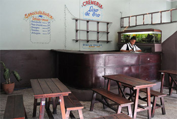 The government will soon begin promoting cooperatives in the food service sector, such as cafeterias, where the state has not been very successful. Photo: Raquel Perez