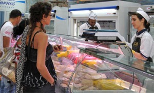 The new measure applied by the Ministry of Finance implies a reduction in prices in Cuba and new limits to the overcharging of consumers. Photo: Raquel Perez