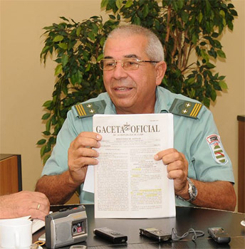 El Coronel Fraga aseguró que el espíritu de la nueva ley no busca restringir sino todo lo contrario, afirmó que recibieron órdenes de reducir al mínimo imprescindible el número de personas que no se beneficiarán de la reforma. Foto: Raquel Pérez