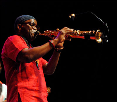 El saxofonista de Mozambique, Ivan Mazuze en Jazz Plaza 2012.