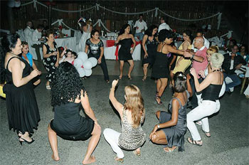 Volverán los adolescentes cubanos a oír la música de su preferencia solo en sus hogares. Foto: Raquel Pérez
