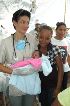 Elizabeth held by Cuban pediatrician Silda del Toro. Photo: Juvenal Balan