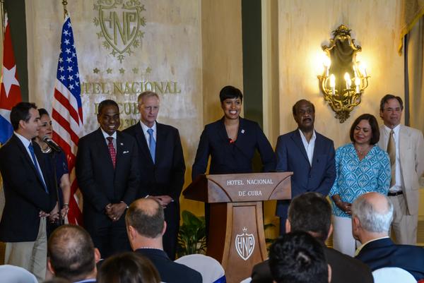 Washington D.C. mayor Muriel Bowser (C), with her delegatoin in Havana. Foto: /Marcelino VAZQUEZ Vazquez /ACN